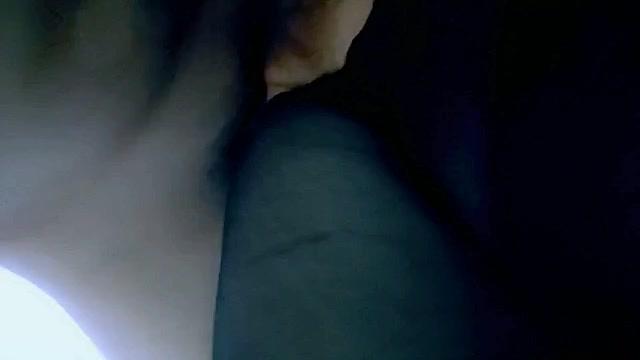 【河南姐弟乱伦事件】晚上亲姐姐穿上黑丝袜不穿内裤故意色诱我,逼毛太诱人没忍住直接扑上去就操 预览截图 7