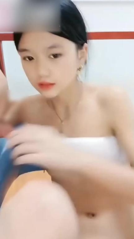 【白虎萝莉合集】家中有女初长成极品嫩穴小萝莉十七岁发育的刚刚好 预览截图 1