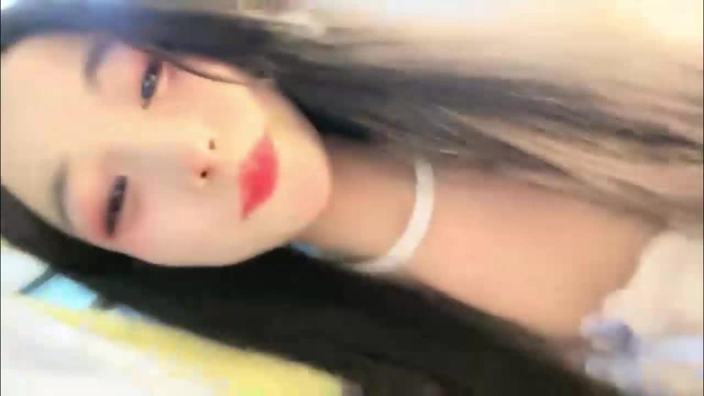 极烈焰红唇高中学生妹和男友啪啪极品美少女难得约炮操逼无套内射_1 预览截图 10
