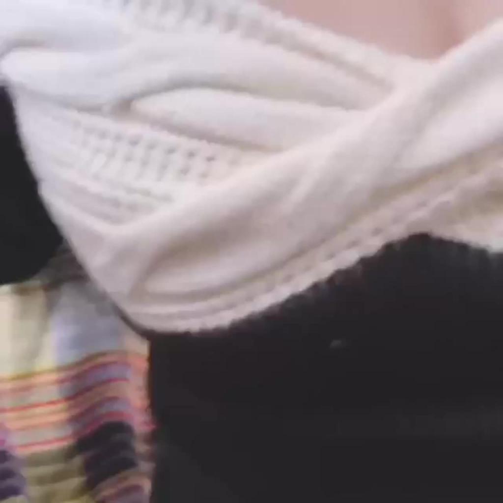 兄妹乱伦妹妹把第一次的乱伦给了我客厅外有人得小声点不让发现 预览截图 8