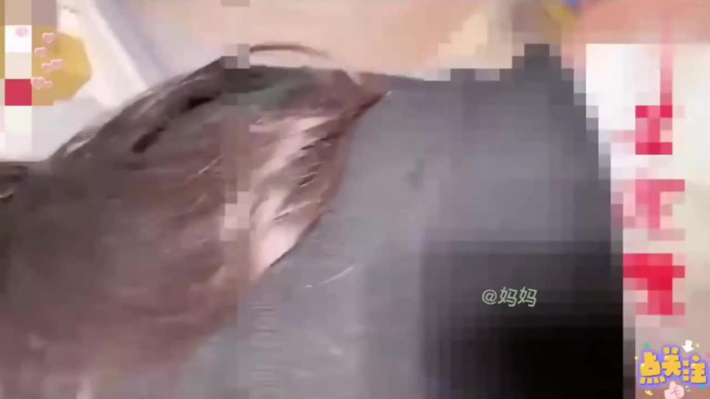 【强奸妈妈被操哭后续第四部】母子乱伦 妈妈正在打扫卫生被儿子强行拖进房间操逼,妈妈哭喊着让儿子别草了 预览截图 8