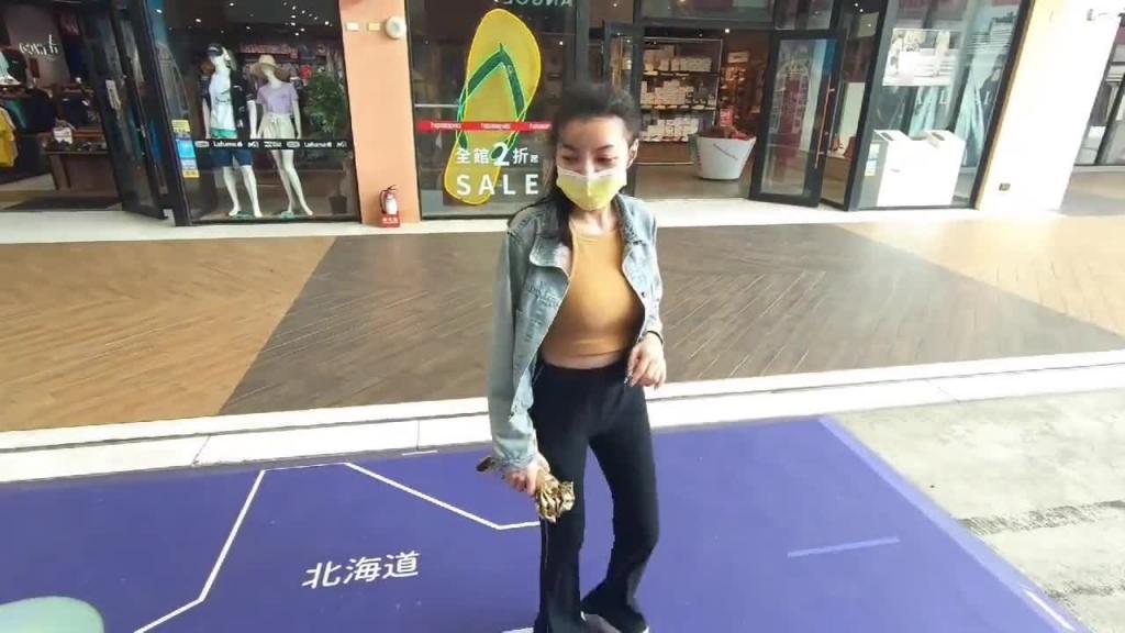 小双马激情摩天轮性爱 预览截图 7