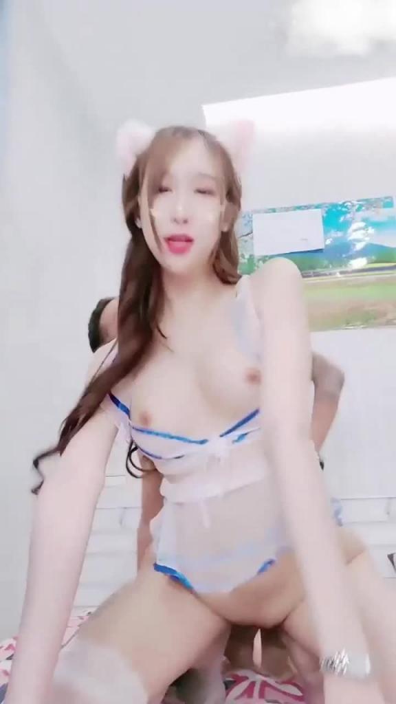 【纯欲眼镜妹观音坐莲】甜美混血校花黄播大秀女上位自已动,肤白貌美极限反差! 预览截图 6