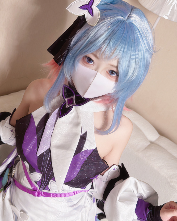 偏爱用 cosplay 和情绪表达打造带点暧昧温度的影像风格。她的镜头不追求直白刺激，而是通过角色氛围、眼神交流和细节动作，让故事在不经意间慢慢升温。小欣奈很擅长把日常场景拍得更有想象空间，看似轻松，却总藏着一点让人分心的小心思。专精于情感崩坏的角色扮演、日常里的胁迫调情，给你最原始的兽欲冲动和肉体征服，绝对让你欲罢不能。