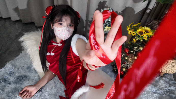 第一次看到小悠 yoo 的时候，很多人都会有一个相似的感觉：她不像新人。不是说她经验有多老，而是她在镜头前，非常清楚自己的边界。她不会过度讨好，也不会刻意制造刺激。